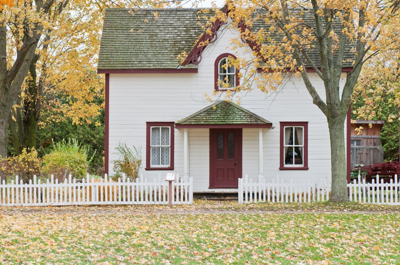 The Art of Drawing Readers In: Your attractive post title goes here Picturesque traditional house with autumn foliage and a white picket fence in London, Ontario.